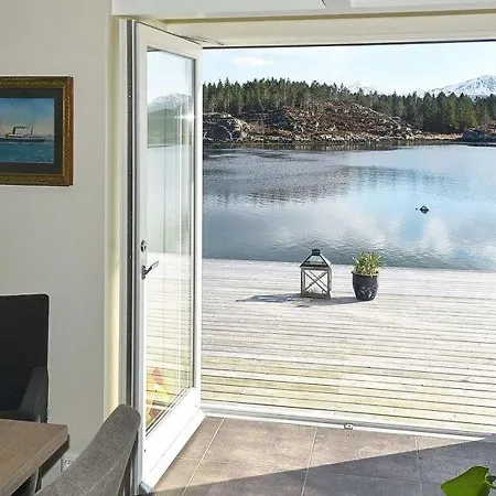 Sleeps 6 Wifi Karvåg